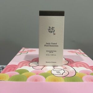Korean ‘Beauty of Joseon’ Tinted Sunscreen Shade: DN350